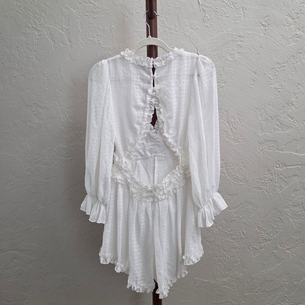 R209. Plunge Neck Open Back Ruffle‎ Romper - Picture 4 of 6